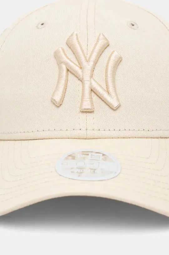 New Era cotton baseball cap LEAGUE ESSENTIAL 9FORTY® NEW YORK YANKEES beige color with an application 60137667